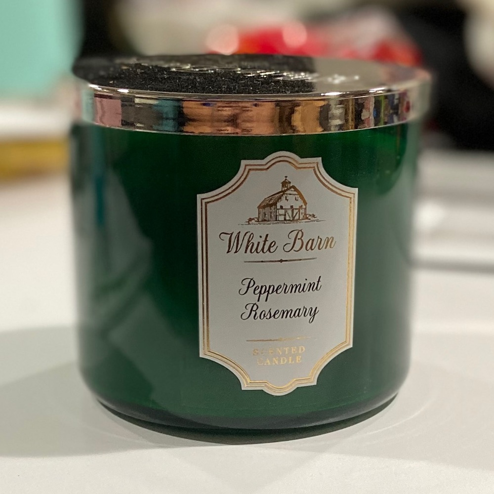 Full size B&BW candle.